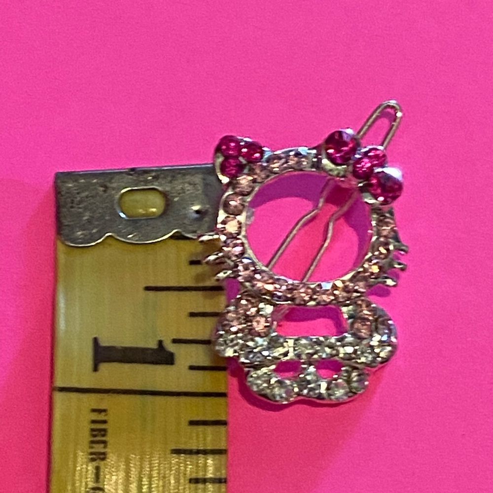 🌸 Hello kitty rhinestone hair clip 🌸 - Picture 2 of 7